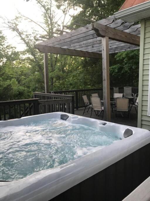Driftwood Cottage With Hot Tub On Lake Cumberland Russell Springs Exterior foto